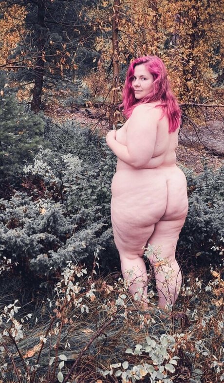 Grizbbly exclusive model images