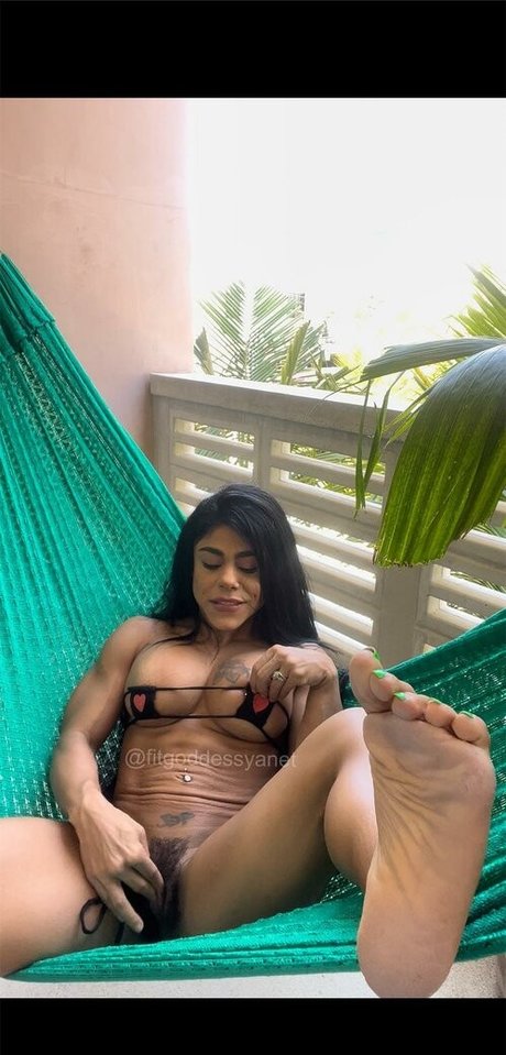 Yanet nude actress pic