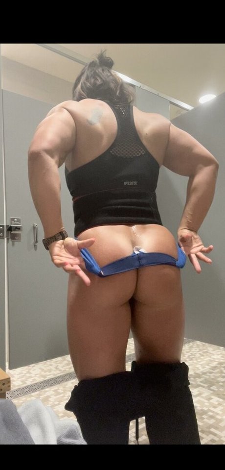 Tay Bae sexy actress img