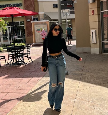 Byadrianna model porn pic