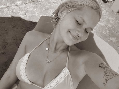 Nikaromm model adult galleries