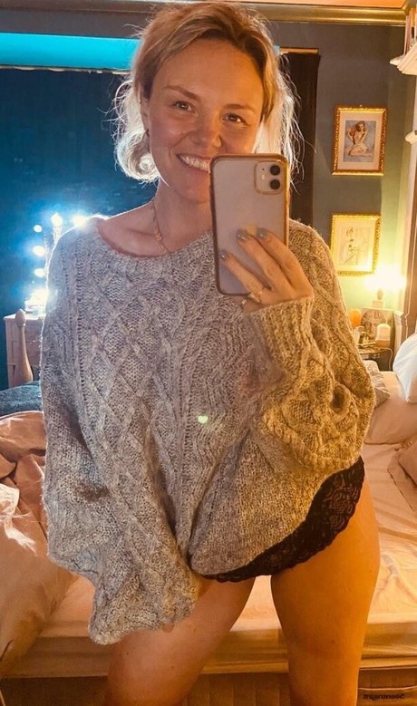 Charlie Brooks hd actress pic