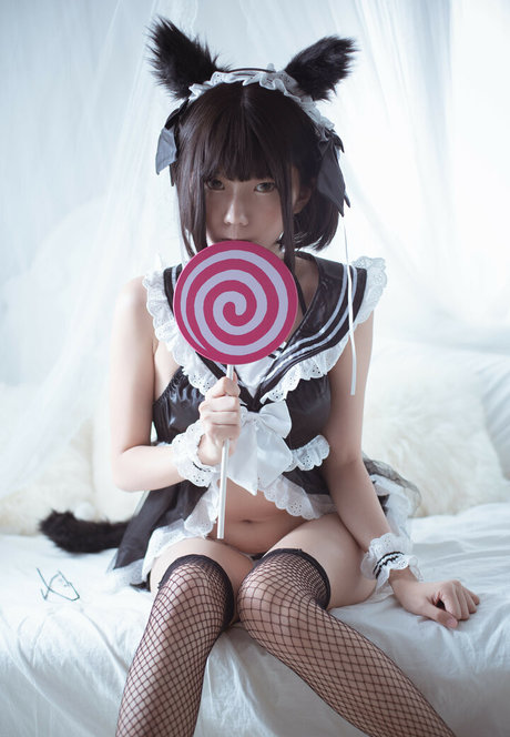 tinneh model naked image