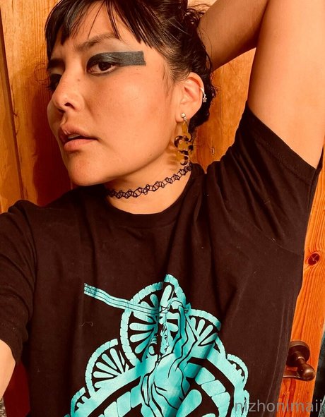 nizhonimaii sexy actress images