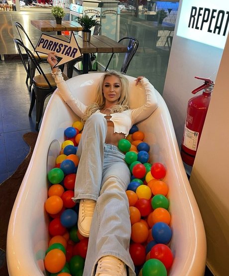 bonniemariee pornographic model images