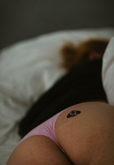 Hailey Cooper sexy actress pics