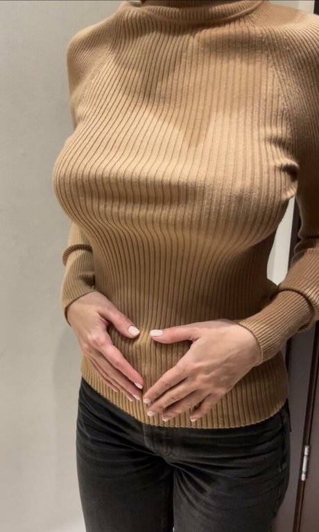 Arianadelbosco nude pornstar img