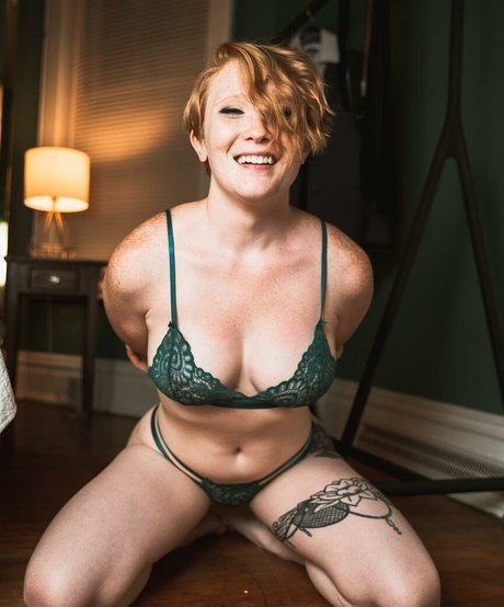 Izzabella Robbins model porn picture