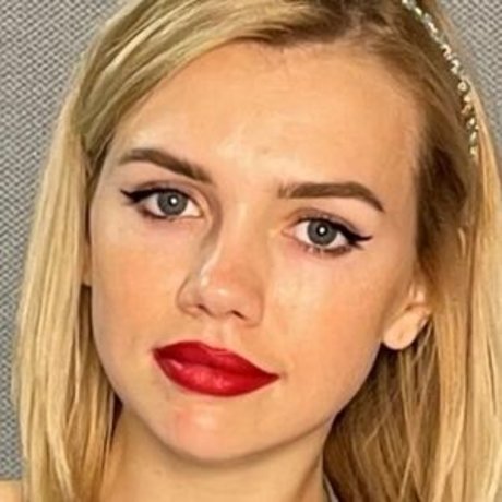 Lolisa Toneva hot pornstar pics