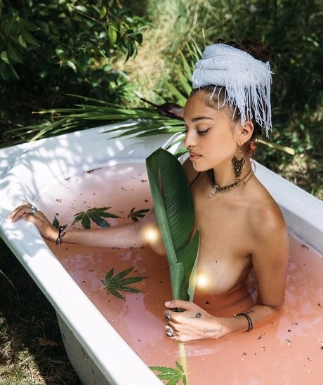 Herbalflorabots nude model gallery