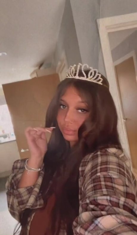 naughtybabeoxo model hd image