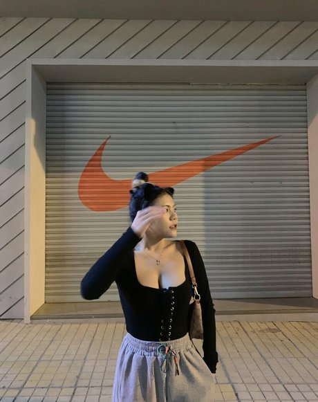 Suniebae erotic star image