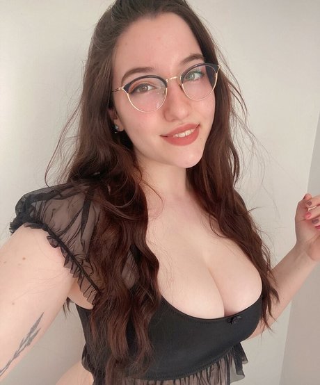 Maydarlingx pornstar nude pic