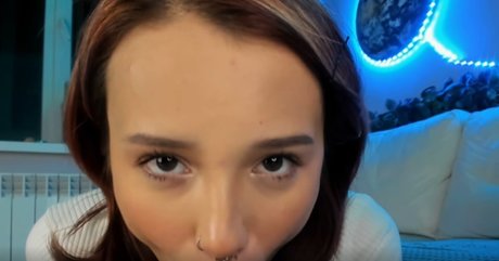 littlewetgirl hot model img