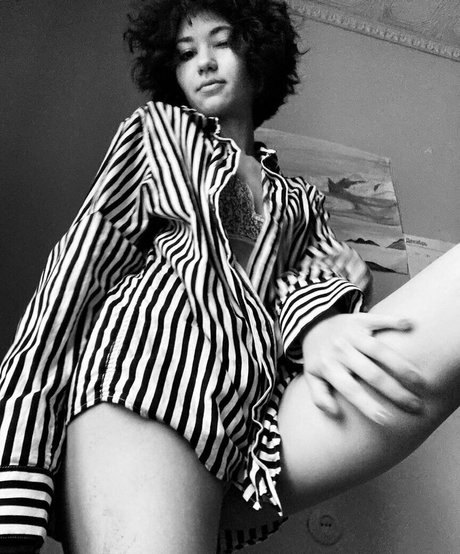 adorable dina exclusive actress picture