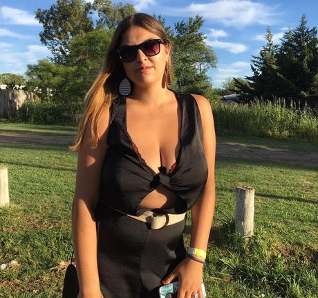 Agustina Doffo star art pictures