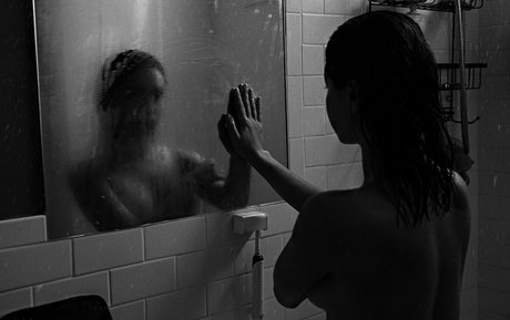 Miratwitch naked model picture