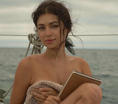 Miratwitch erotic star picture