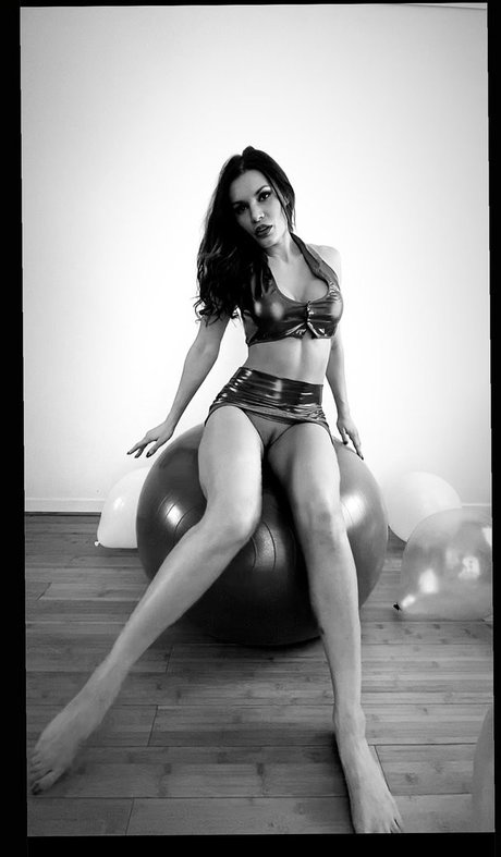 Kitana Lure star hot galleries