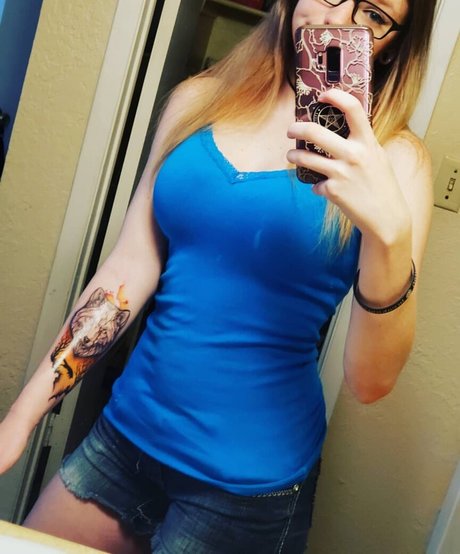 Gabby Swears hot actress img