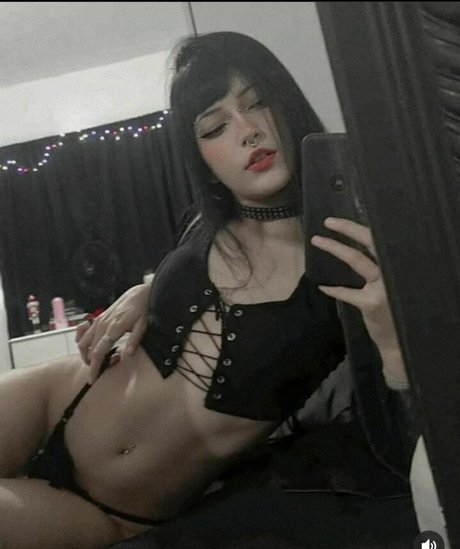 nebulaee_ naked pornstar picture