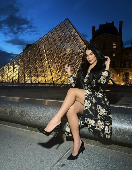 Emilli Valentina nudes actress pictures