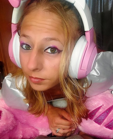 Angel Without Halo pornstar top gallery