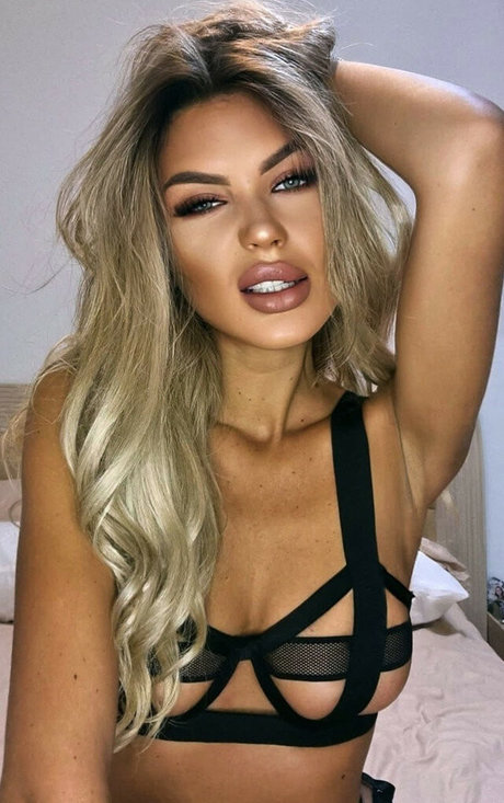 Andreea Diaconud nude star photo