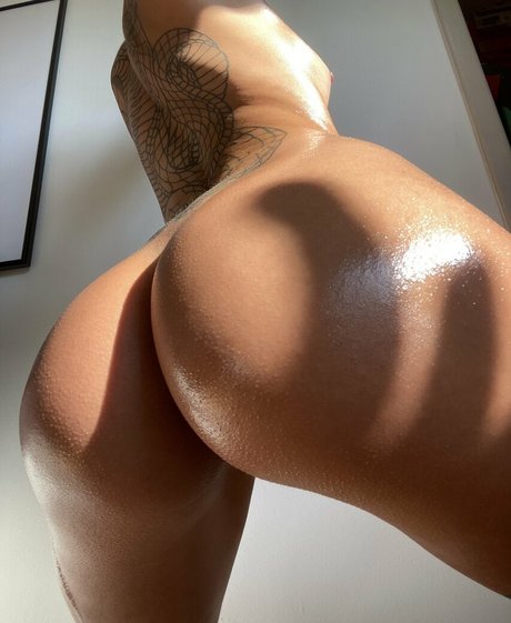 Foxillaaa pornographic model gallery