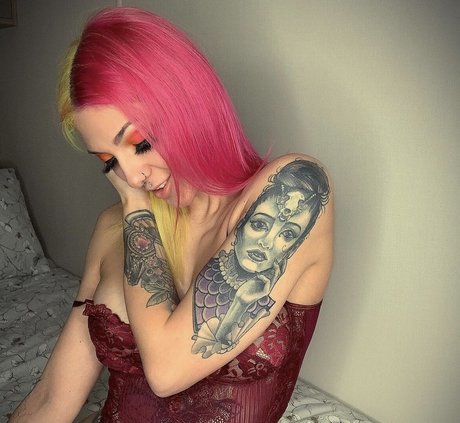 Gigisleek star hot image