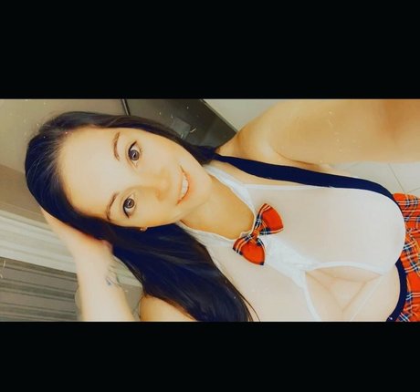 Tittyqueen77 model top pics
