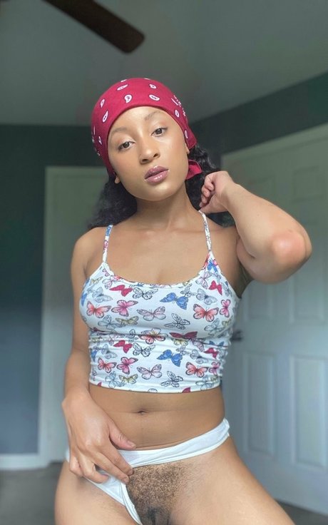 Alyssa Maxwell star erotic picture