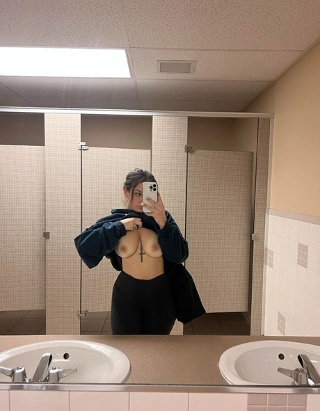 Sheisbusty xxx star image