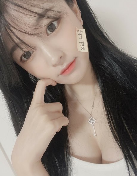 Moonwol0614 pretty pornstar archive