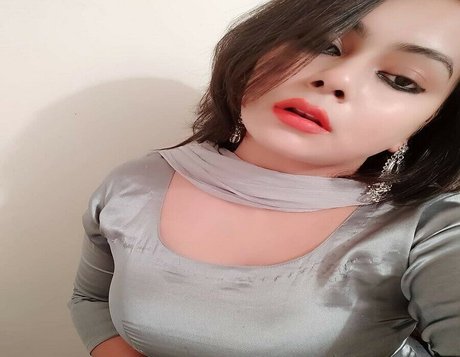 Farah Diba star beautiful image