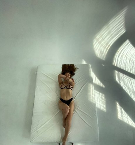 Alla Mill model nice galleries