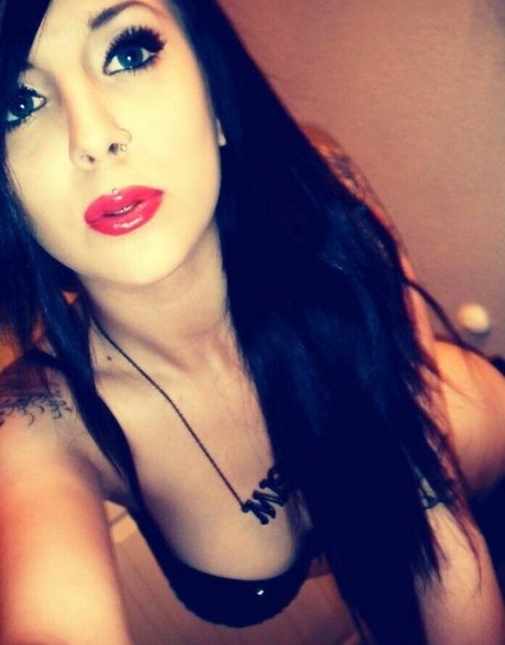 SJ Valenz star erotic pic