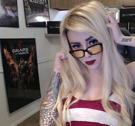 SJ Valenz art model picture