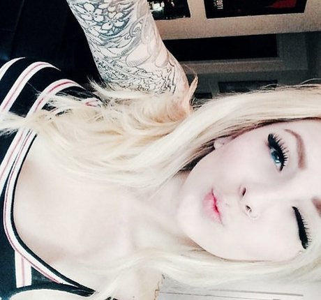 SJ Valenz xxx pornstar pic