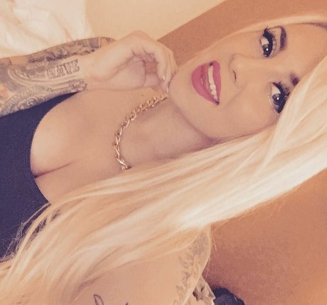 SJ Valenz star hot pic