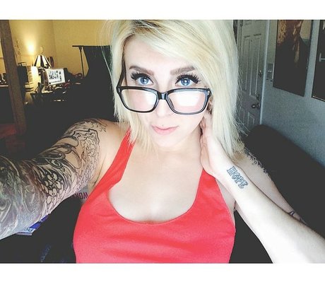 SJ Valenz model pretty image