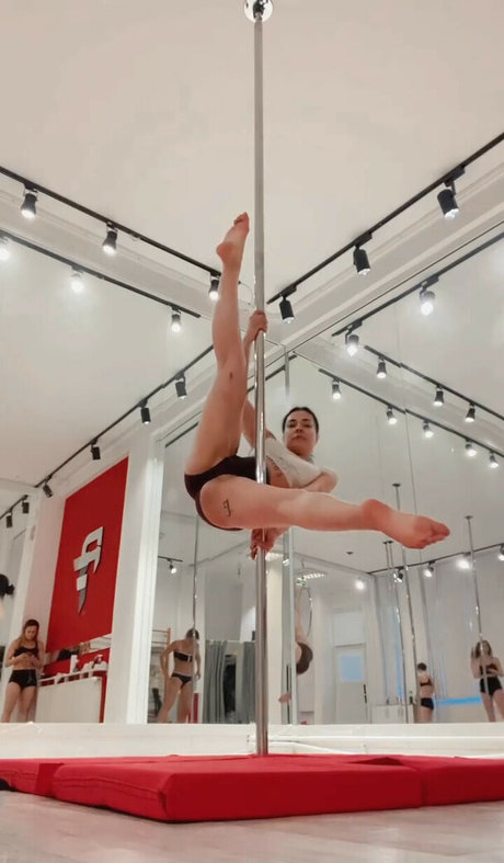 Aslhan Onur exclusive actress photo