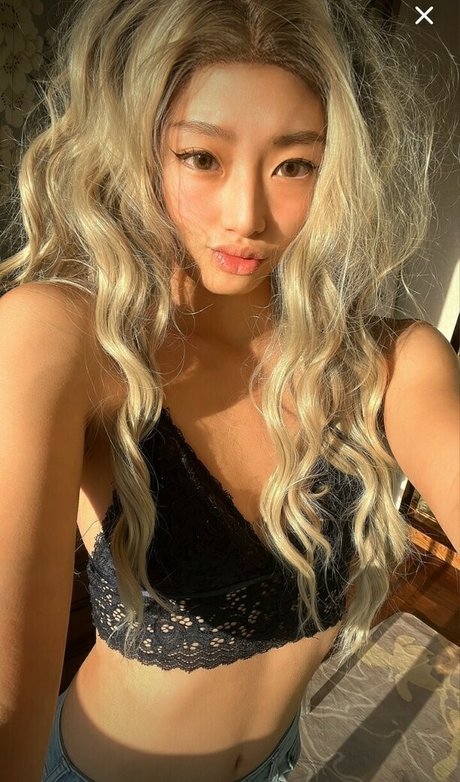 Ari Lee erotic star archive