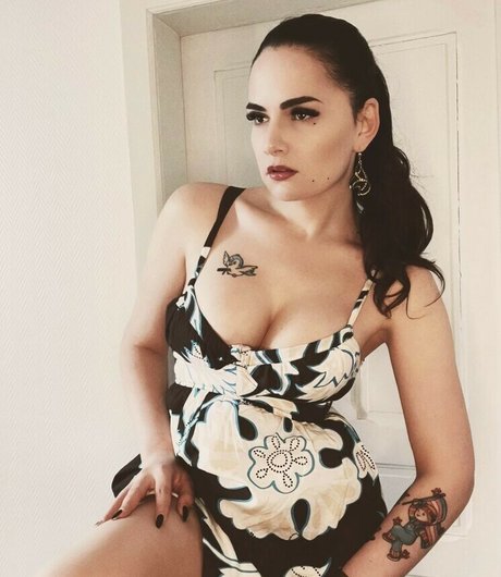 Laura Badler erotic pornstar pictures