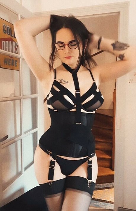 Laura Badler art model archive