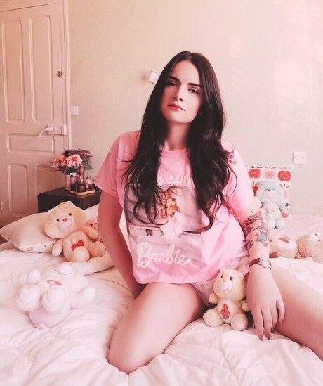 Laura Badler top actress images