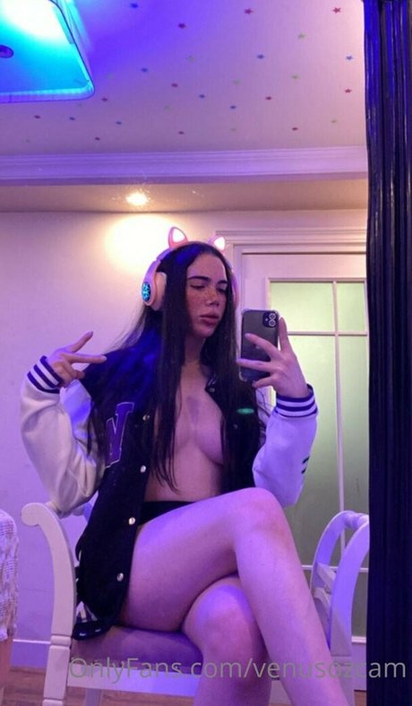 Venus Ozcam pornstar nude picture
