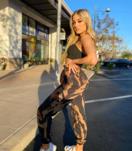 Savanah Moss model pornographic galleries