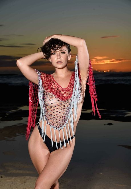 Stephanie Manescu pretty star picture