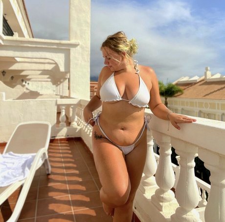 Caseypink naked star image